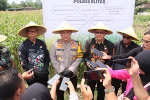 Program 100 Hari Mendukung Asta Cita Presiden Prabowo,Polres Blitar Tanda Tangani MOU Dengan Pemkab Blitar wujudkan Swasembada Pangan