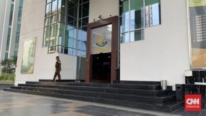 Tengah Malam Tiga Hakim PN Surabaya Ditangkap Kejagung, Dibawa ke Kejati Jatim